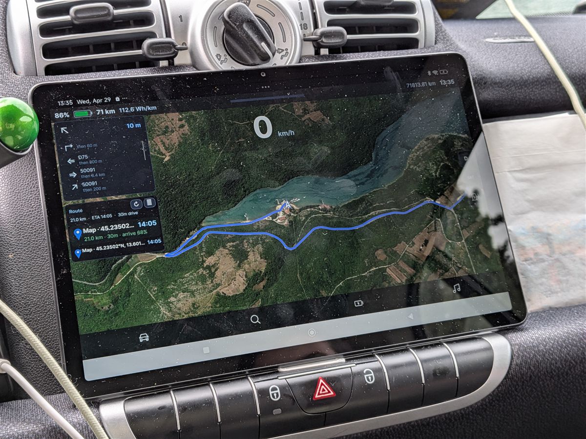 evOS satellite navigation view showing 86% battery and route along the fjord